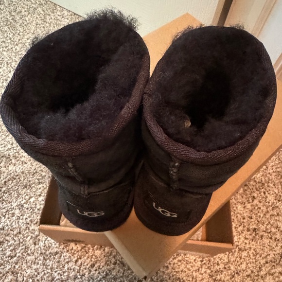 Kids black Ugg boots - Picture 3 of 6